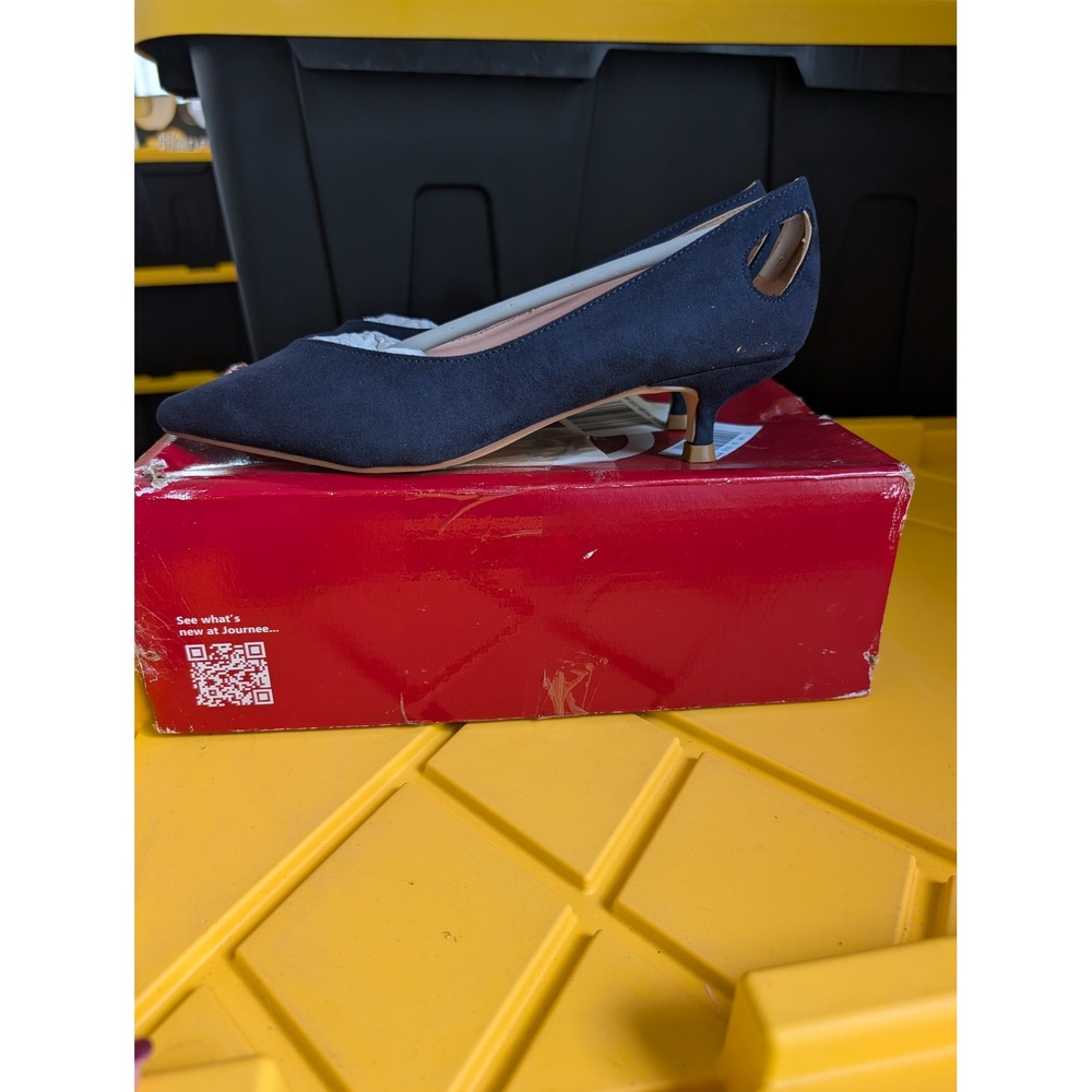 Journee Collection Goldie Navy Blue Suede Cutout Kitten Heel Pumps Size 5.5